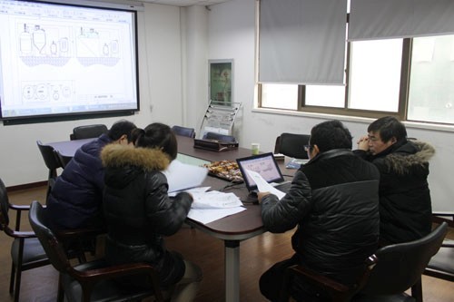 上海油脂交換設(shè)備客戶與惠合同事洽談現(xiàn)場2