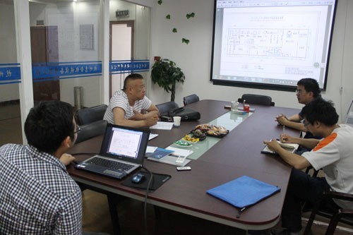 黑龍江玉米汁生產(chǎn)線客戶與惠合工程師洽談現(xiàn)場2