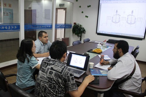 也門(mén)番茄醬生產(chǎn)線客戶(hù)與惠合工程師洽談現(xiàn)場(chǎng)1