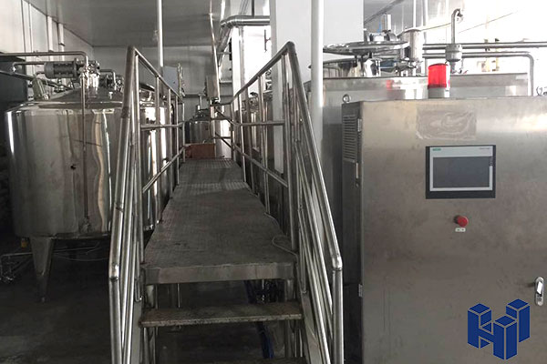 惠合茶飲料生產(chǎn)線-設(shè)備安裝調(diào)試圖片展示2